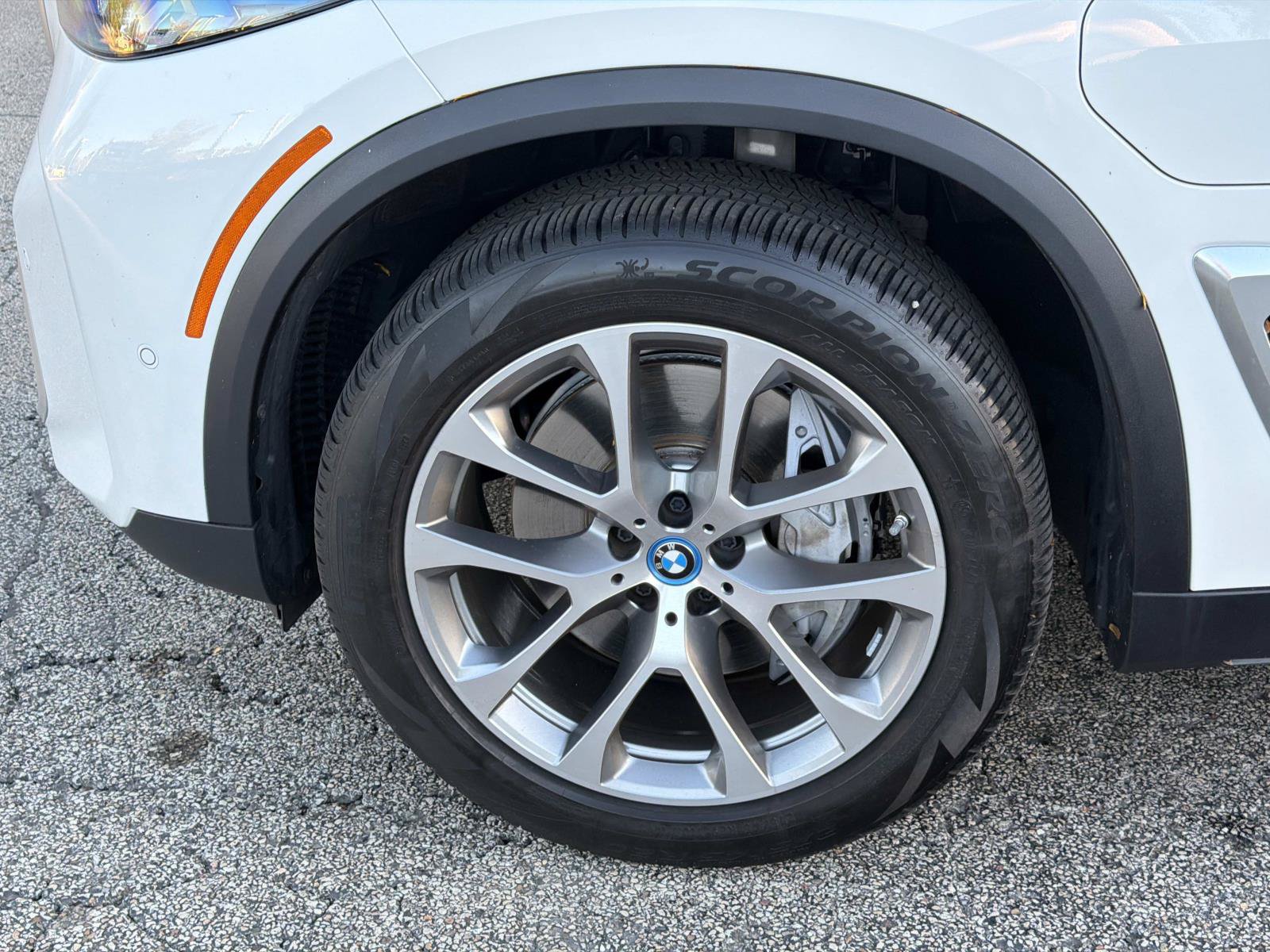 Certified 2024 BMW X5 xDrive50e w/ Premium Package AWD/4WD image 10