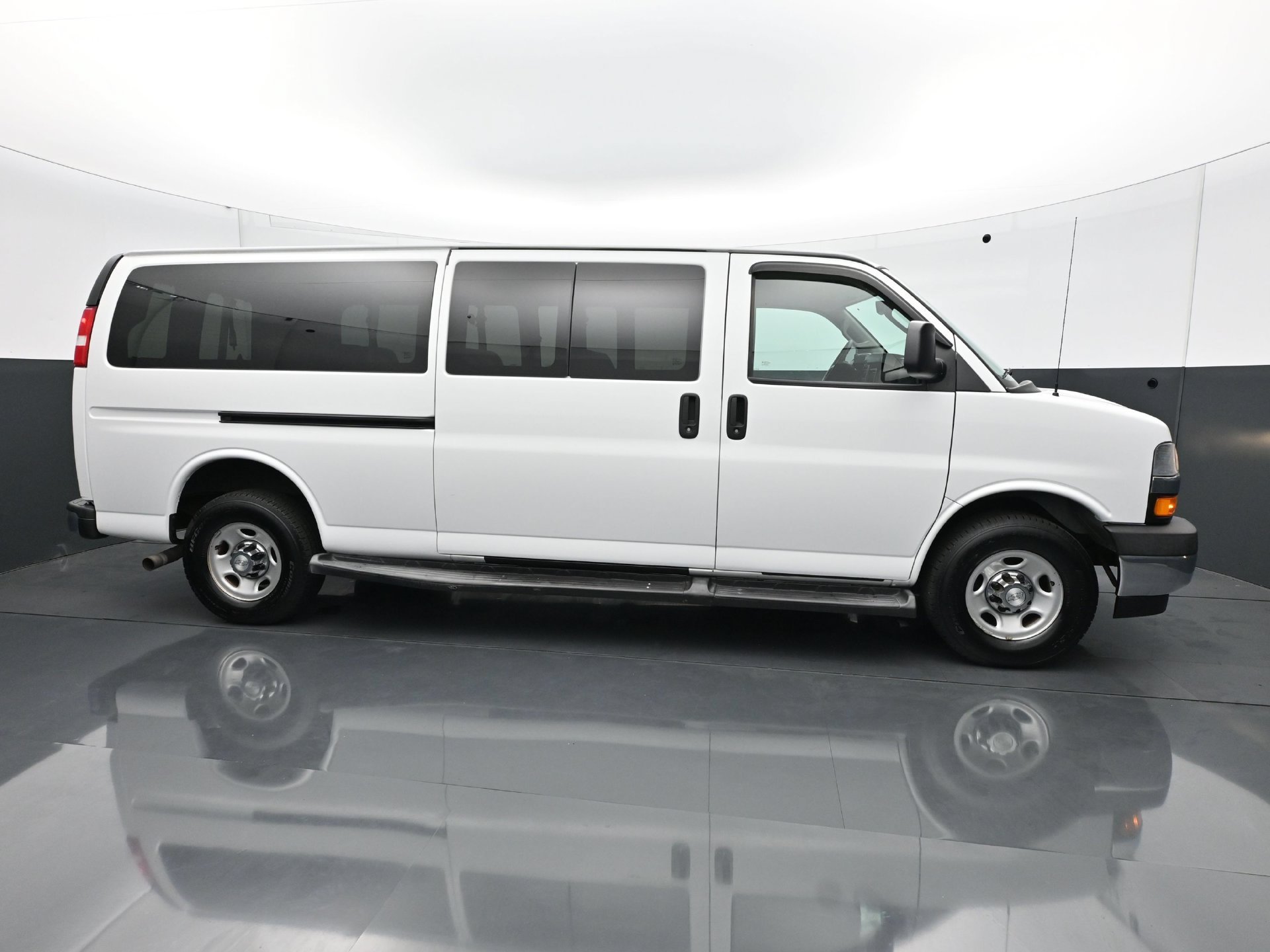 Used 2019 Chevrolet Express 3500 LT w/ LT Preferred Equipment Group RWD image 7