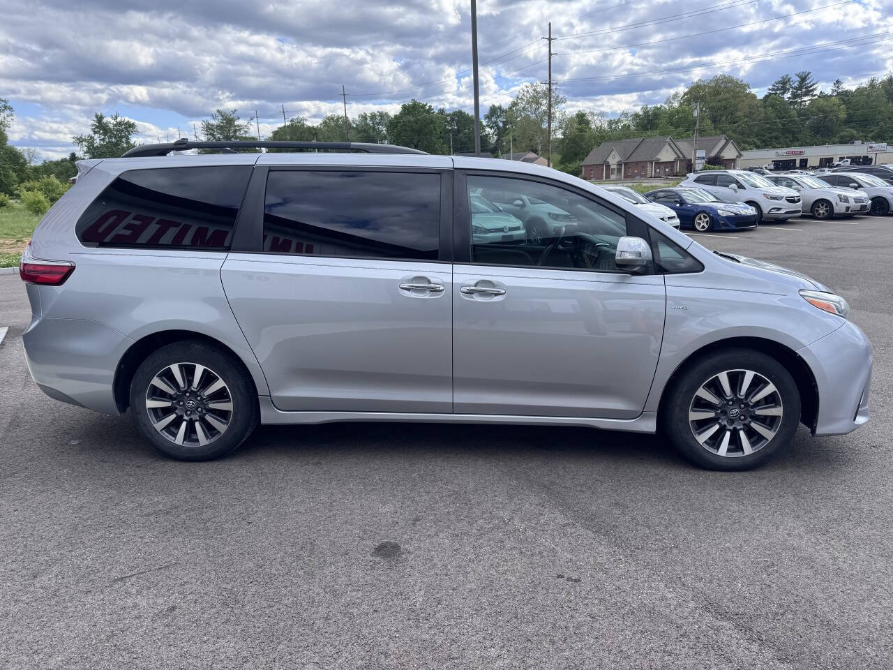 Used 2019 Toyota Sienna Limited AWD/4WD image 4