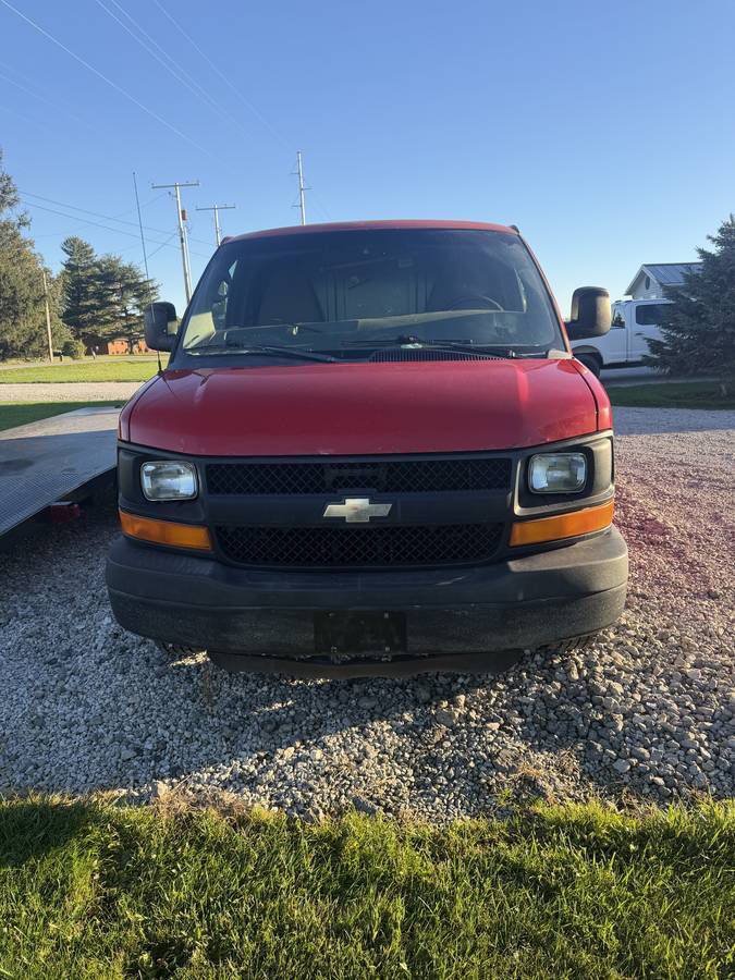 Used 2010 Chevrolet Express 3500 RWD image 1
