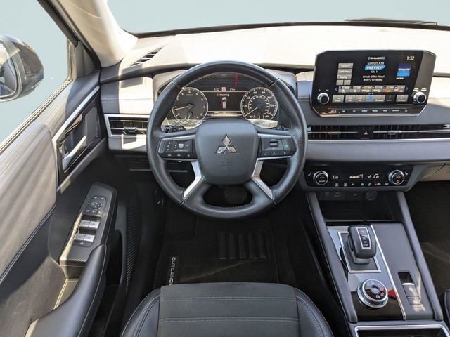 Used 2024 Mitsubishi Outlander SE image 15