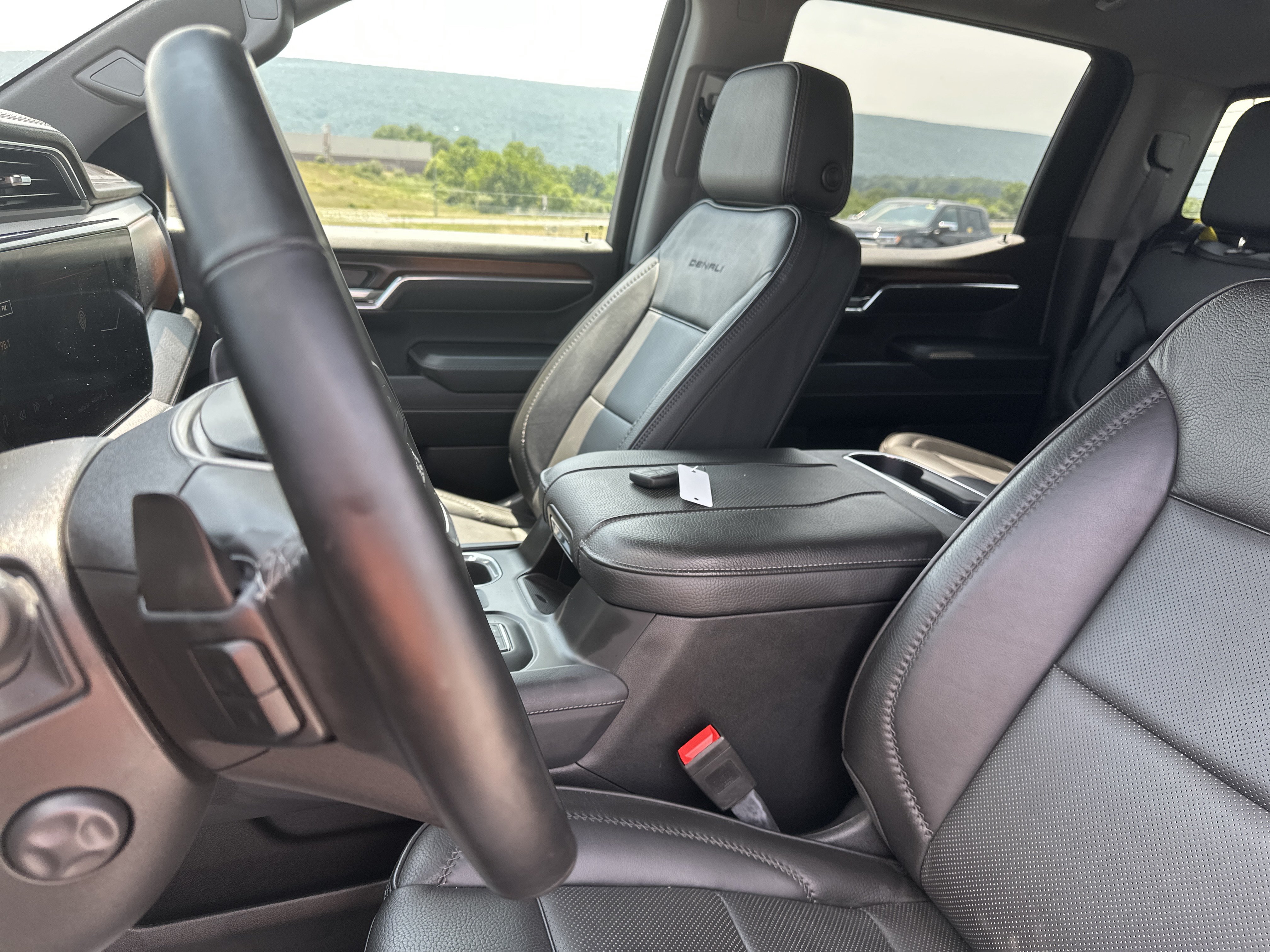 Used 2024 GMC Sierra 1500 Denali AWD/4WD image 12