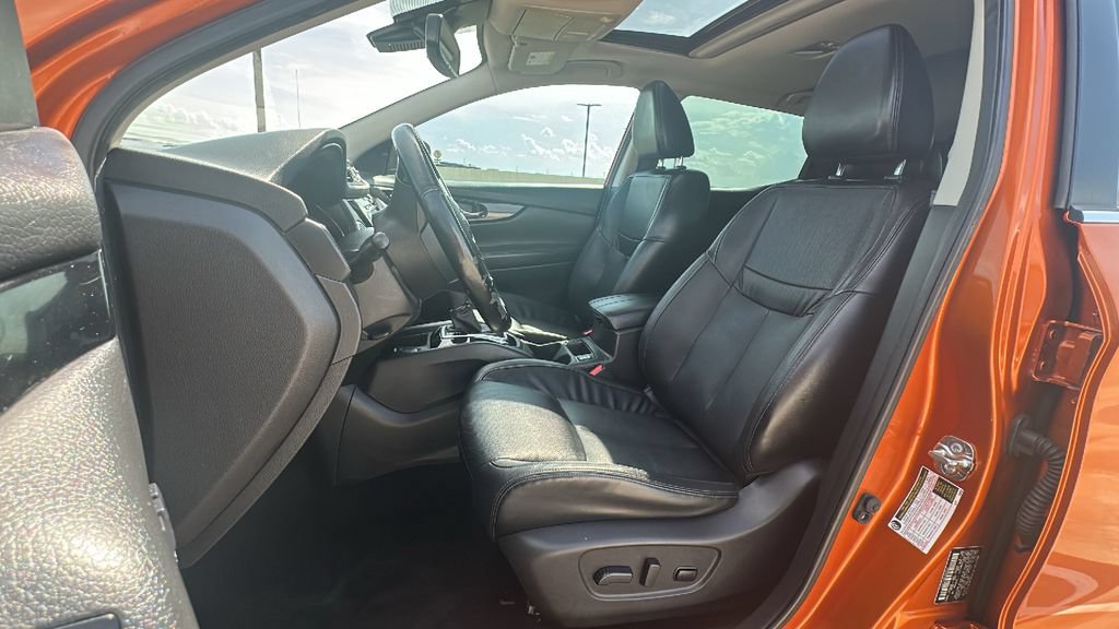 Used 2021 Nissan Rogue Sport SL w/ Premium Package FWD image 4