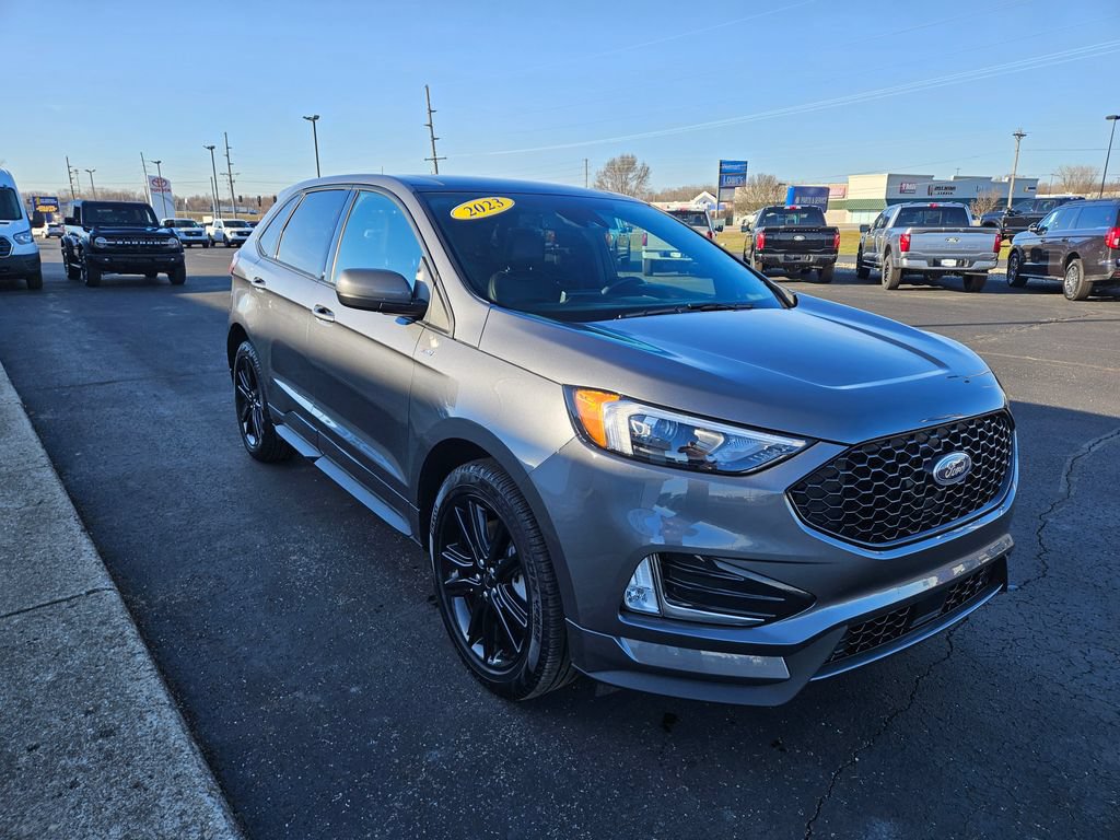 Used 2023 Ford Edge ST-Line w/ Class II Trailer Tow Package AWD/4WD image 4