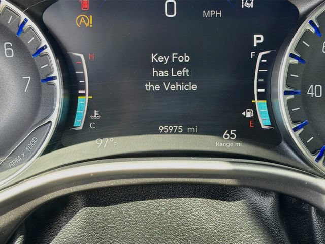 Used 2021 Chrysler Pacifica Touring-L FWD image 12