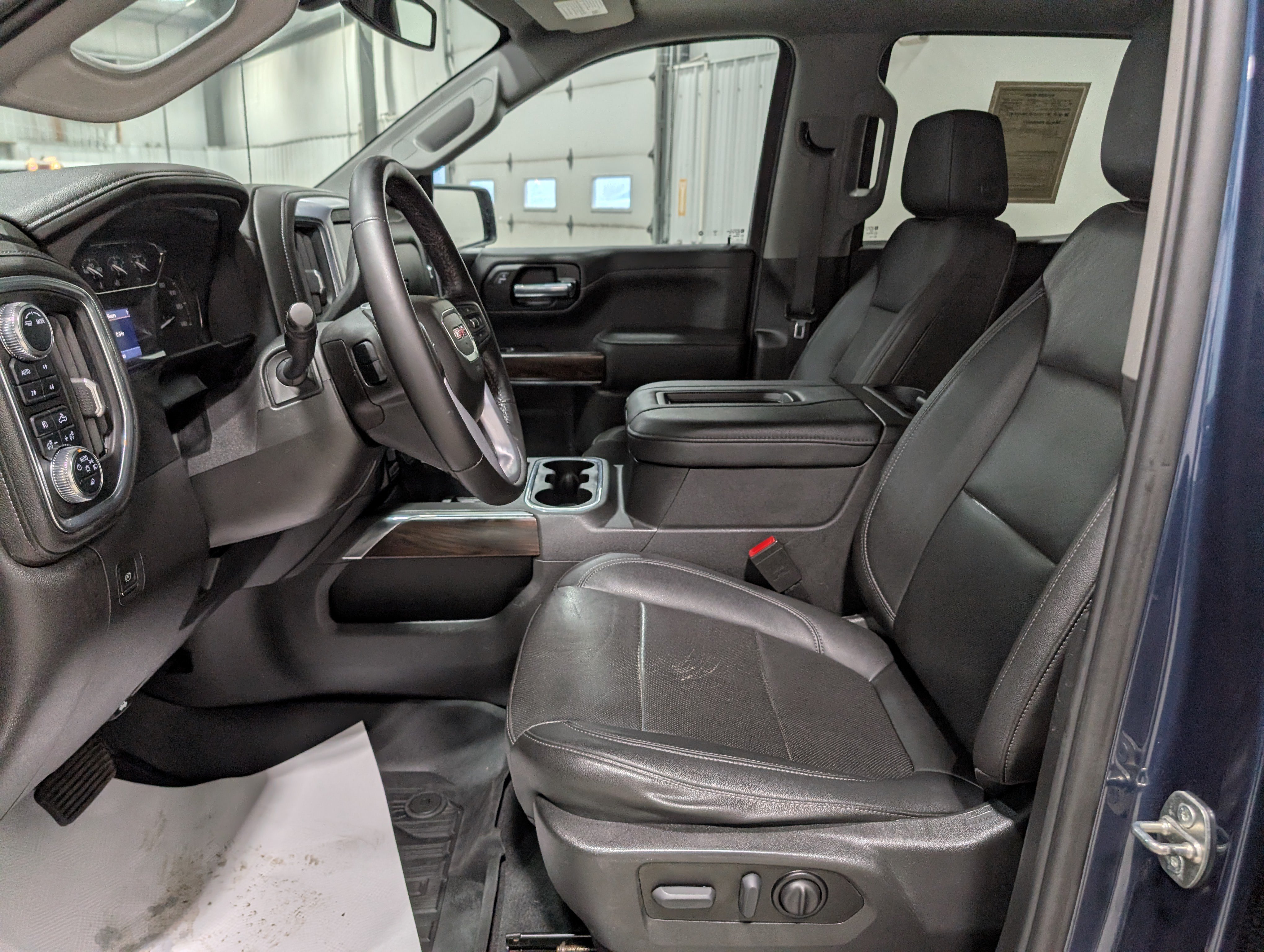 Used 2022 GMC Sierra 1500 SLT w/ SLT Premium Package AWD/4WD image 17