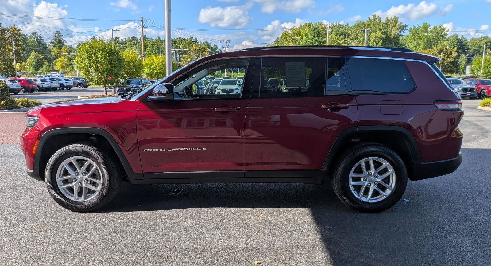 Used 2022 Jeep Grand Cherokee L Laredo w/ Luxury Tech Group I AWD/4WD image 5