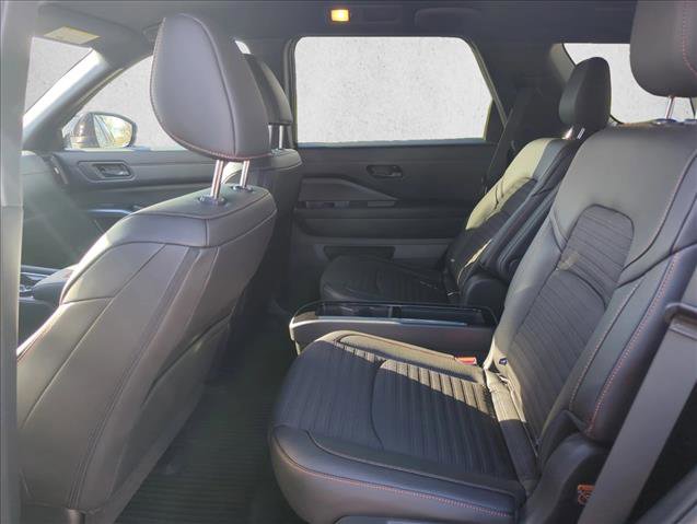 Used 2025 Nissan Pathfinder Rock Creek image 16