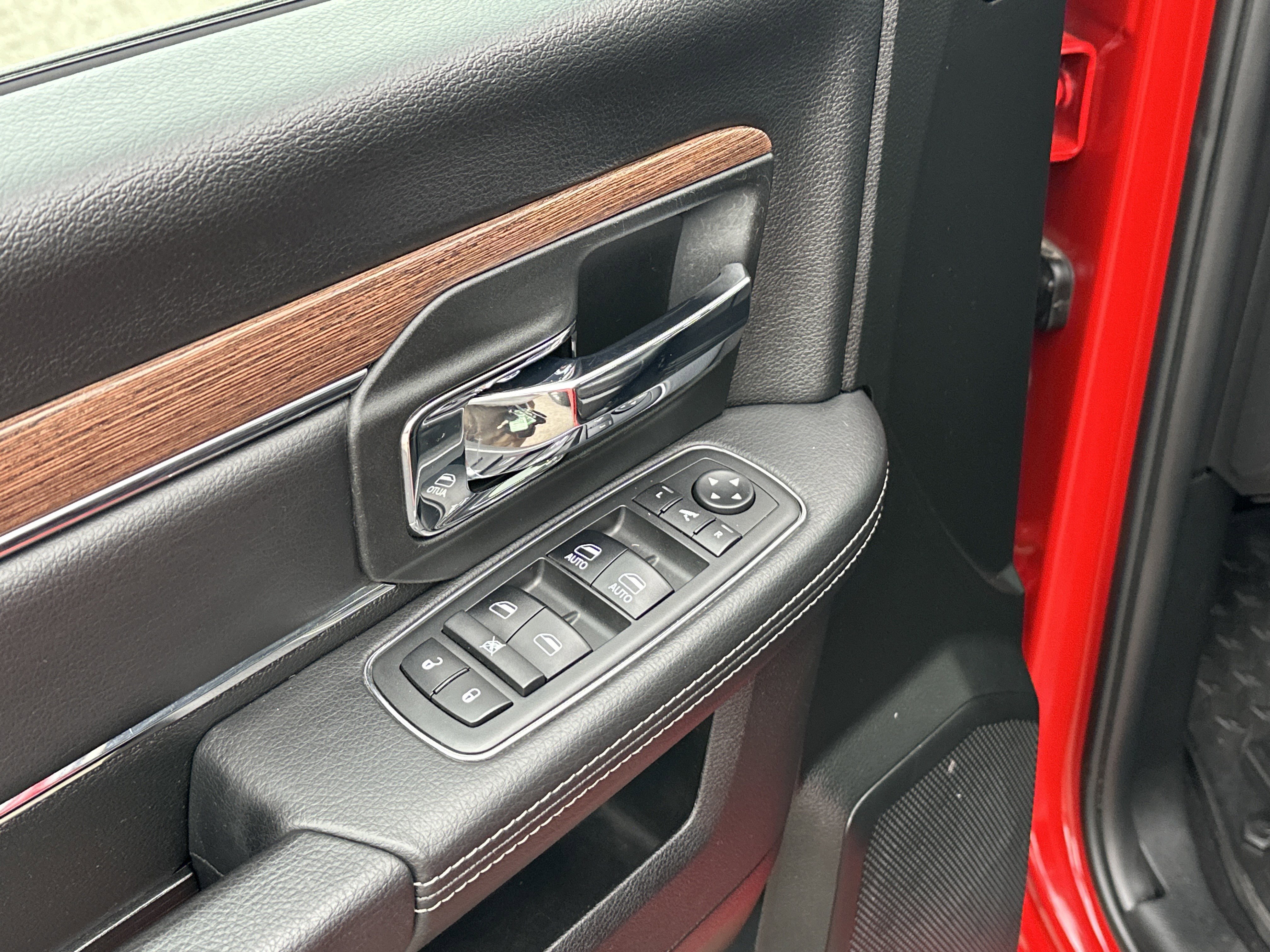 Used 2018 RAM 1500 Laramie w/ Convenience Group image 15