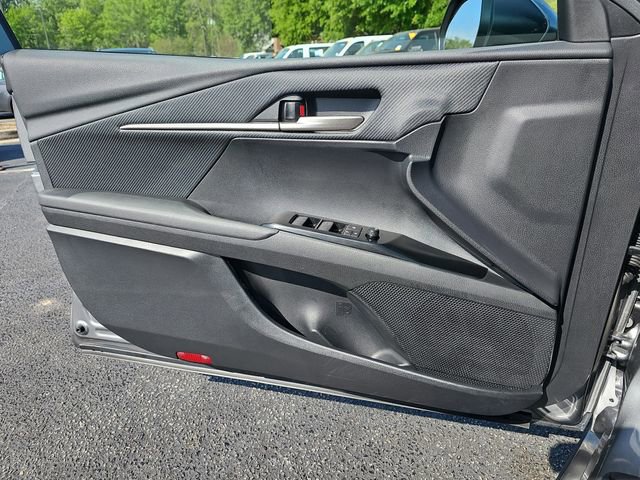 Used 2025 Toyota Camry SE image 32