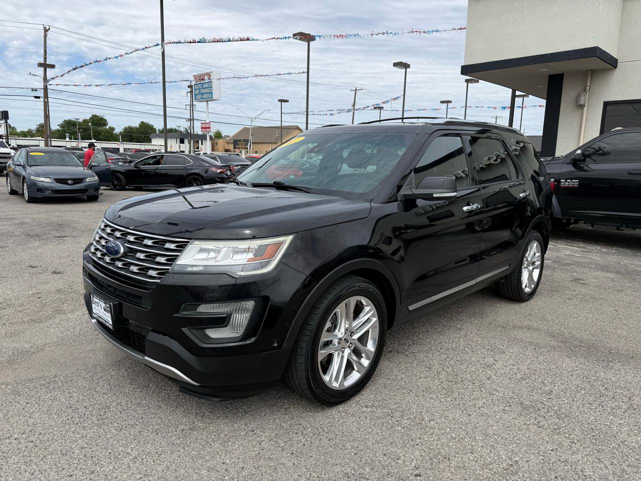 Used 2017 Ford Explorer Limited w/ Equipment Group 301A FWD image 2
