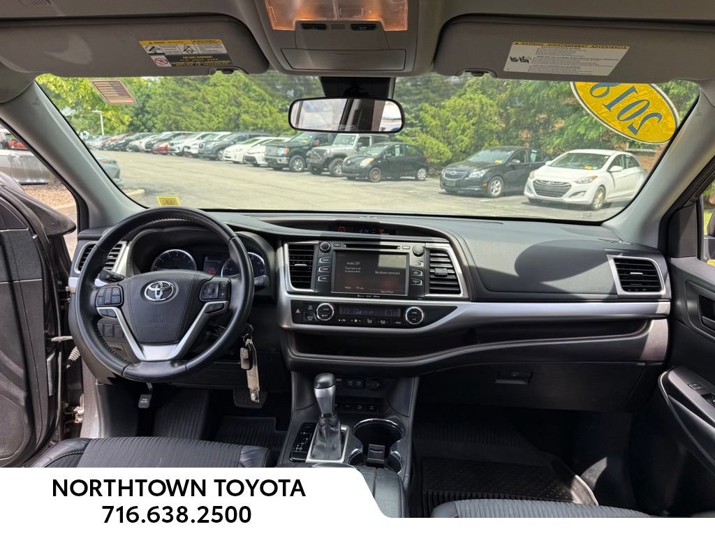 Used 2018 Toyota Highlander Plus AWD/4WD image 6