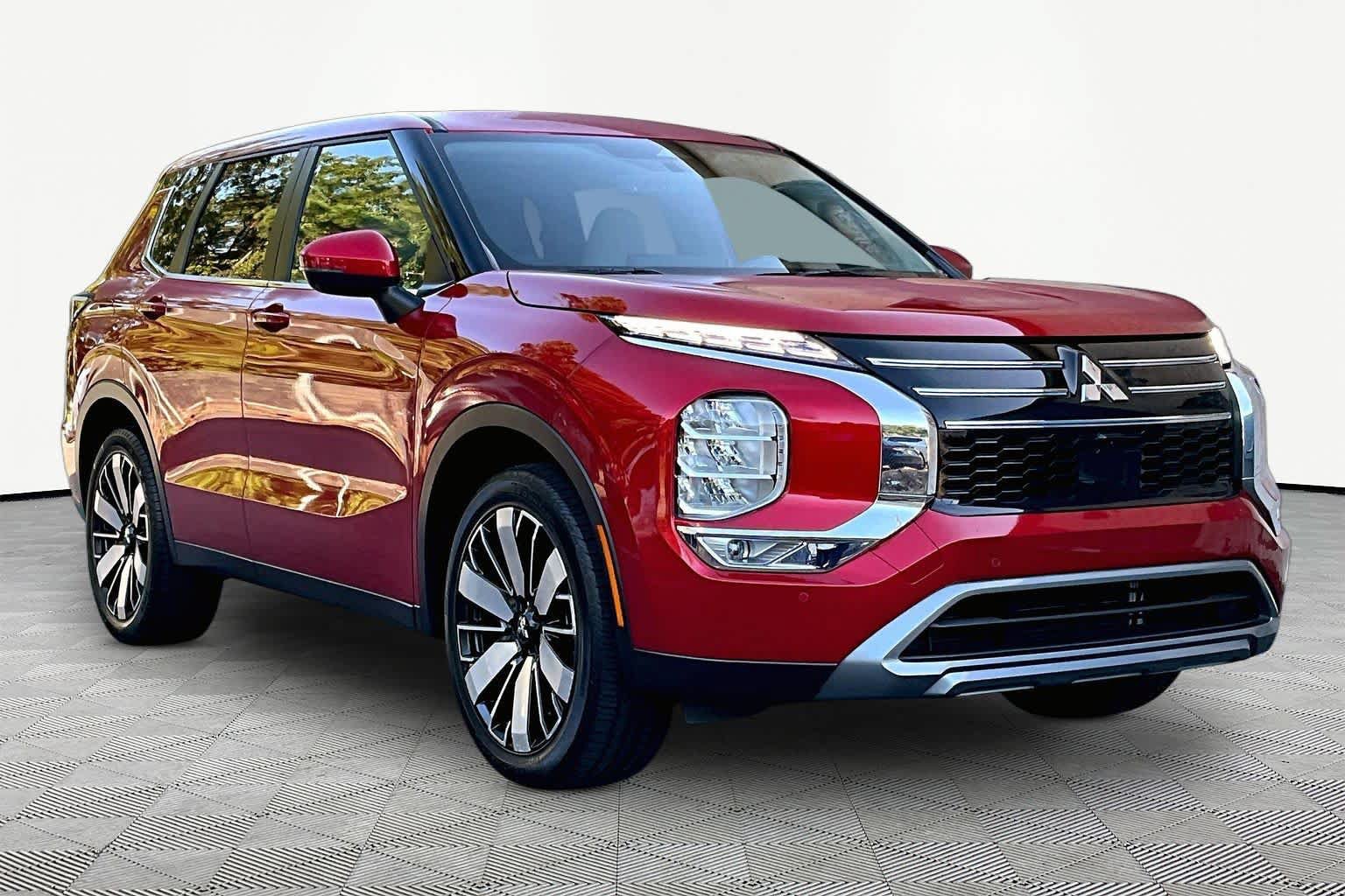 Used 2025 Mitsubishi Outlander SE FWD image 3