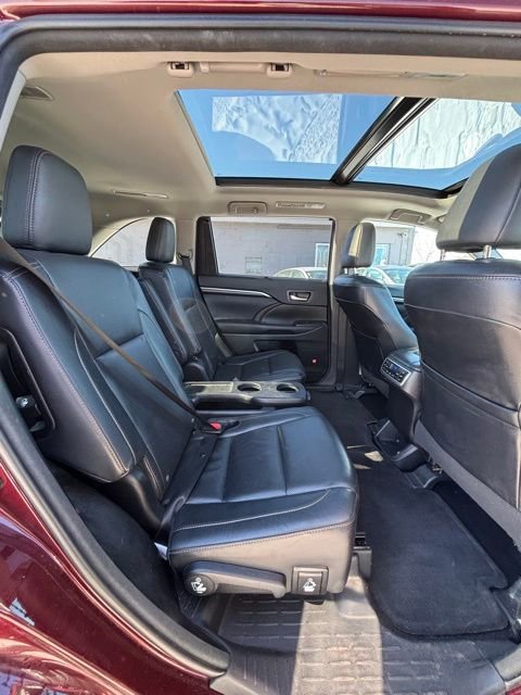 Used 2015 Toyota Highlander Limited Platinum image 16