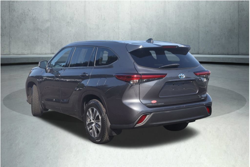 Used 2020 Toyota Highlander XLE AWD/4WD image 18