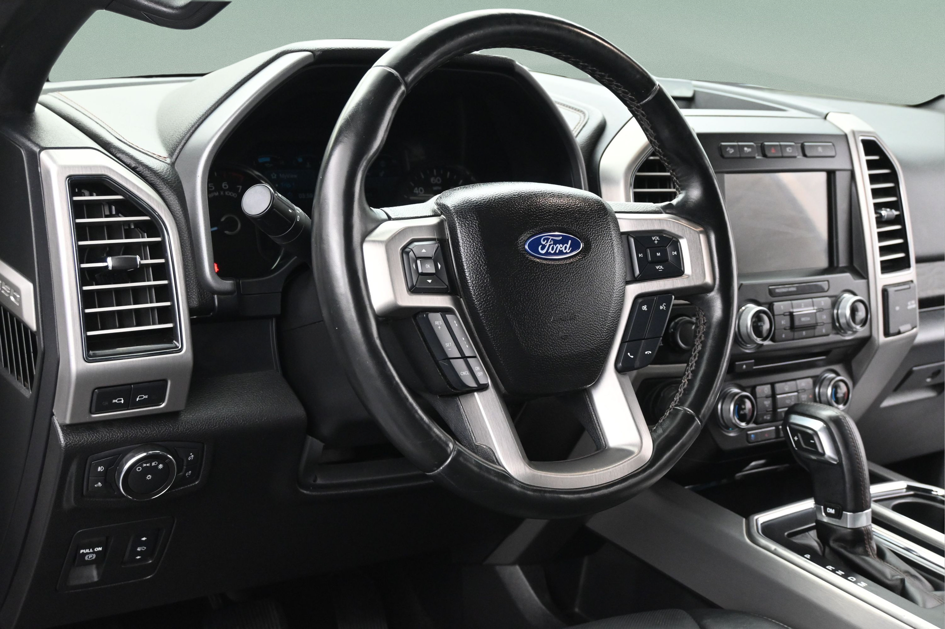 Used 2018 Ford F150 Platinum w/ Equipment Group 701A Luxury AWD/4WD image 13