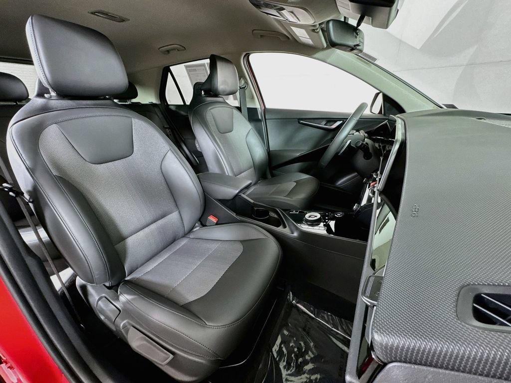 Used 2025 Kia Niro EX w/ EX Cold Weather Package FWD image 28