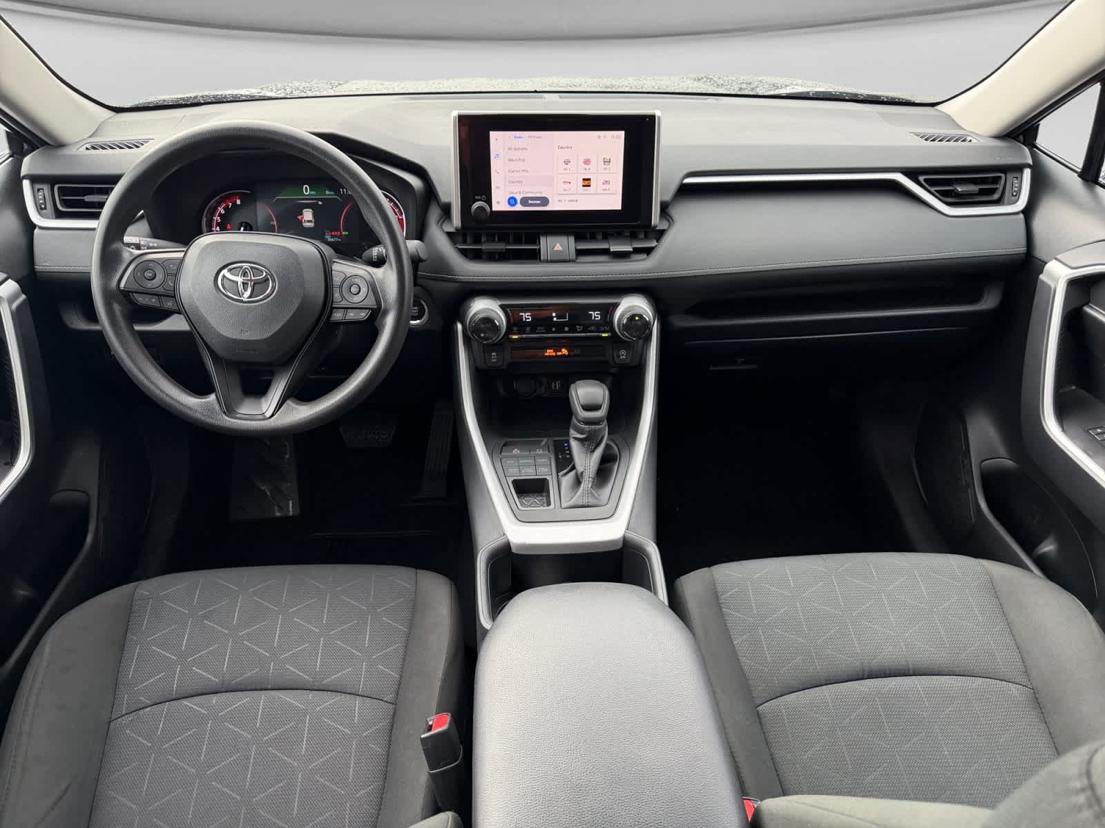 Used 2025 Toyota RAV4 XLE AWD/4WD image 15