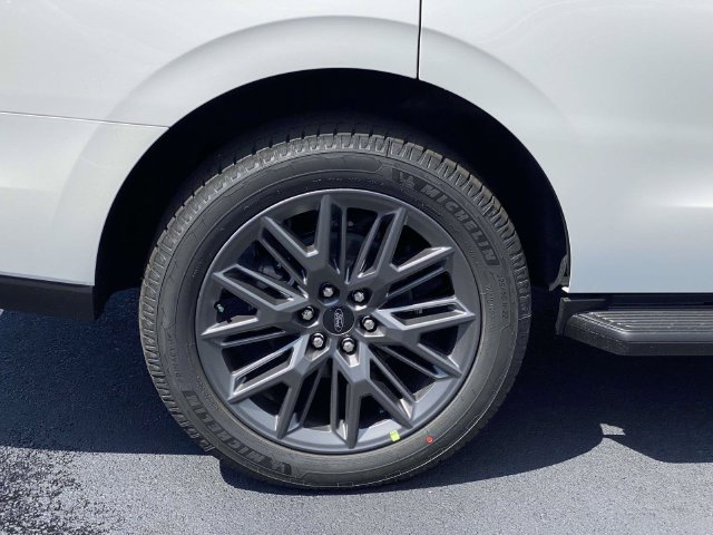 New 2026 Ford Expedition Platinum w/ Stealth Appearance Package AWD/4WD image 6