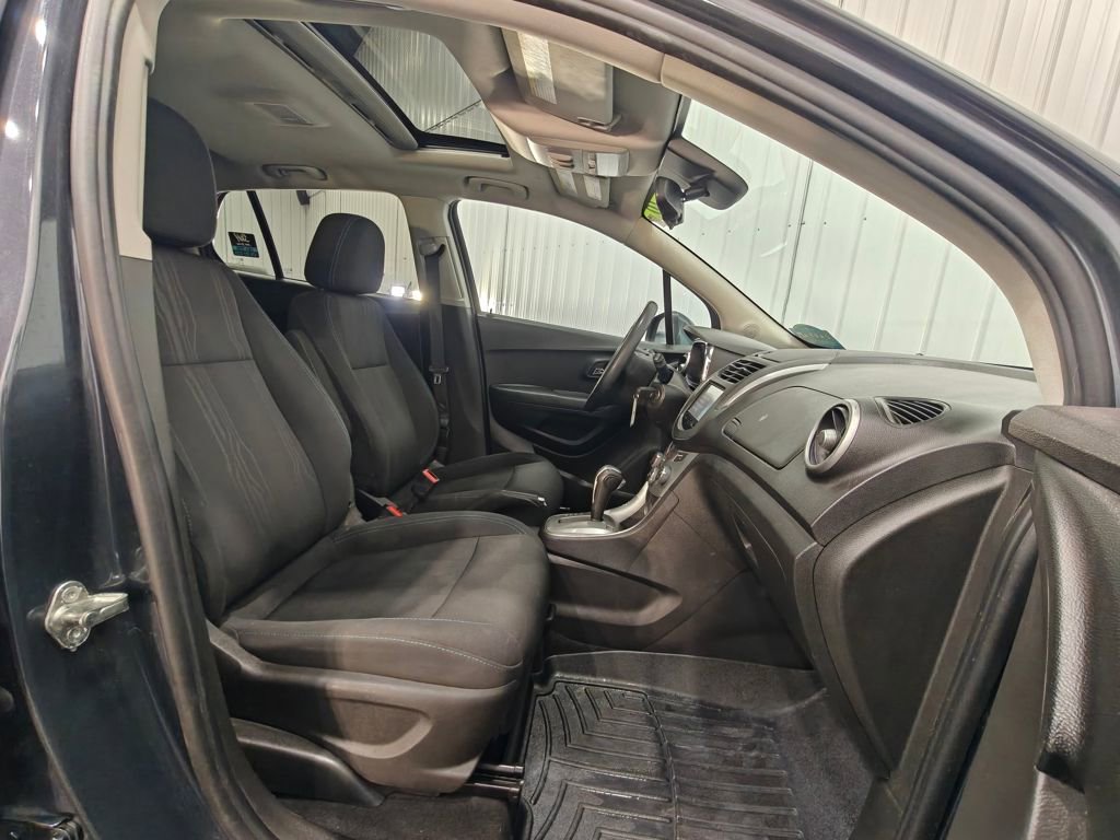 Used 2016 Chevrolet Trax LT w/ LT Sun and Sound Package image 22
