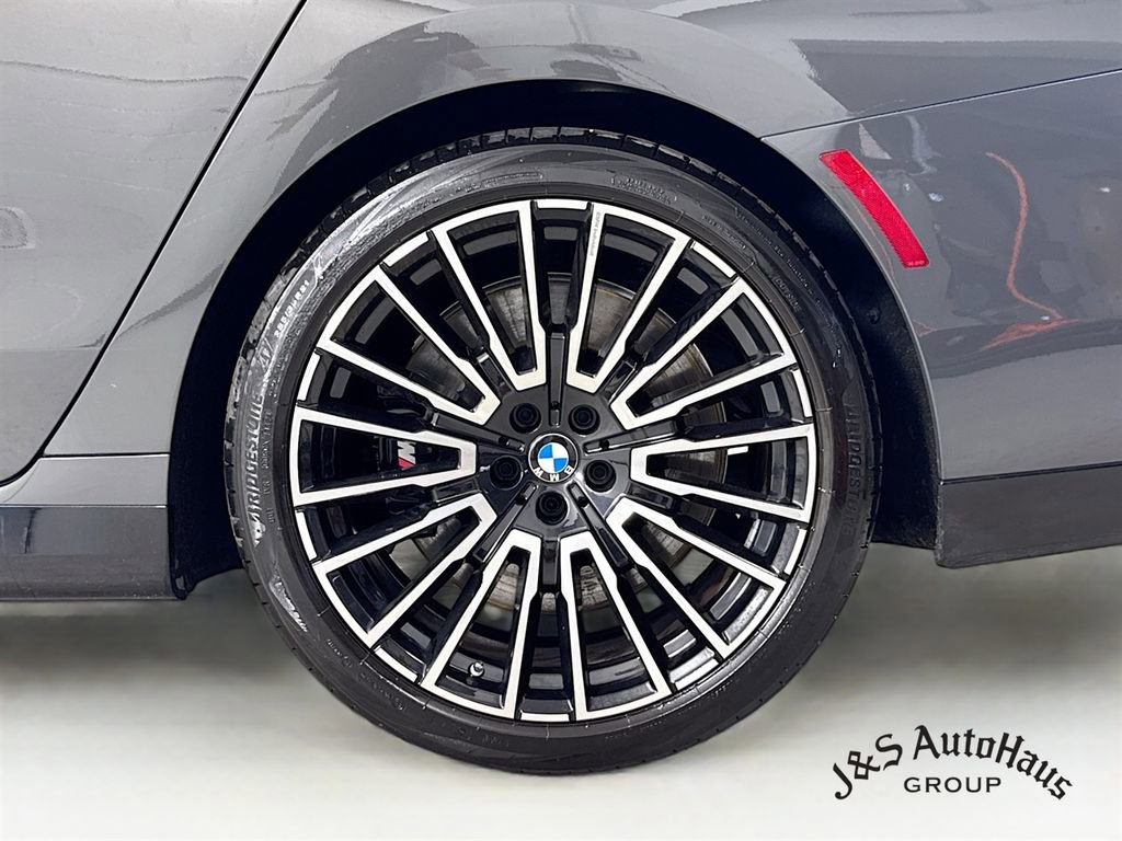 Used 2024 BMW 760i xDrive w/ Luxury Rear Seating Package AWD/4WD image 40