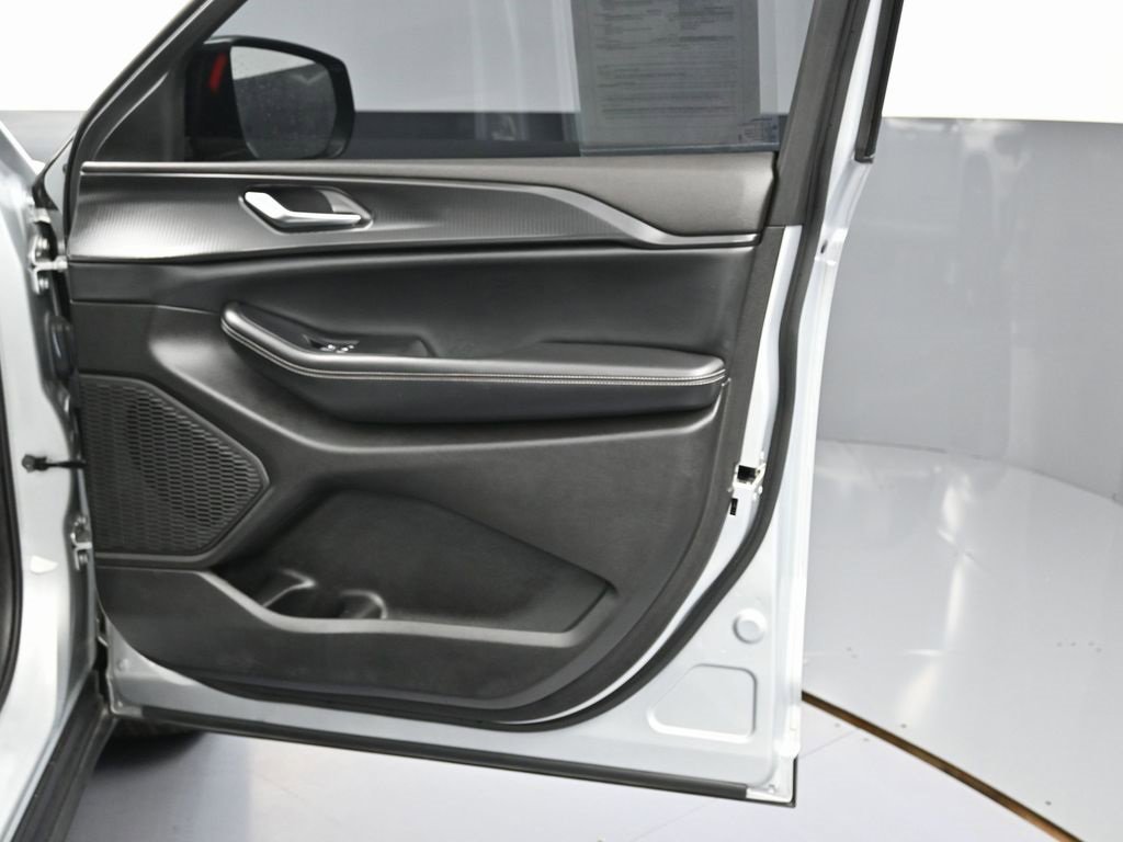 Used 2024 Jeep Grand Cherokee L Laredo image 38