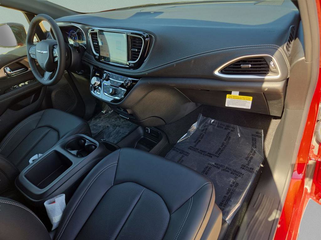 New 2026 Chrysler Pacifica Select w/ S Appearance Package FWD image 30