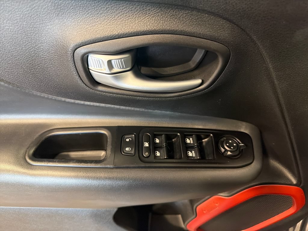 Used 2020 Jeep Renegade Trailhawk w/ Premium Leather Group AWD/4WD image 16