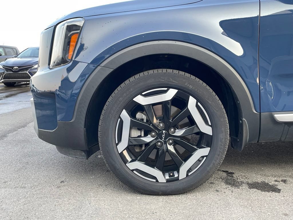 Certified 2023 Kia Telluride S w/ S Sunroof Package AWD/4WD image 32