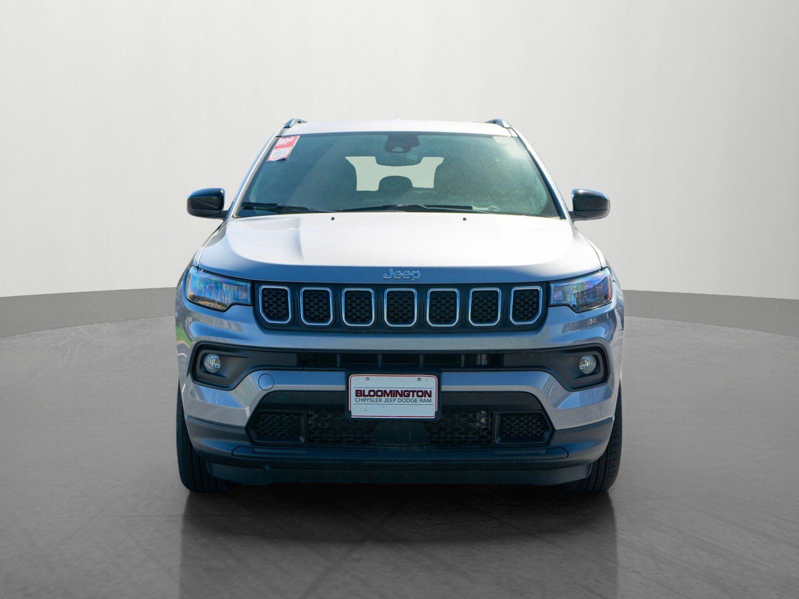 Used 2023 Jeep Compass Latitude w/ Convenience Group AWD/4WD image 2