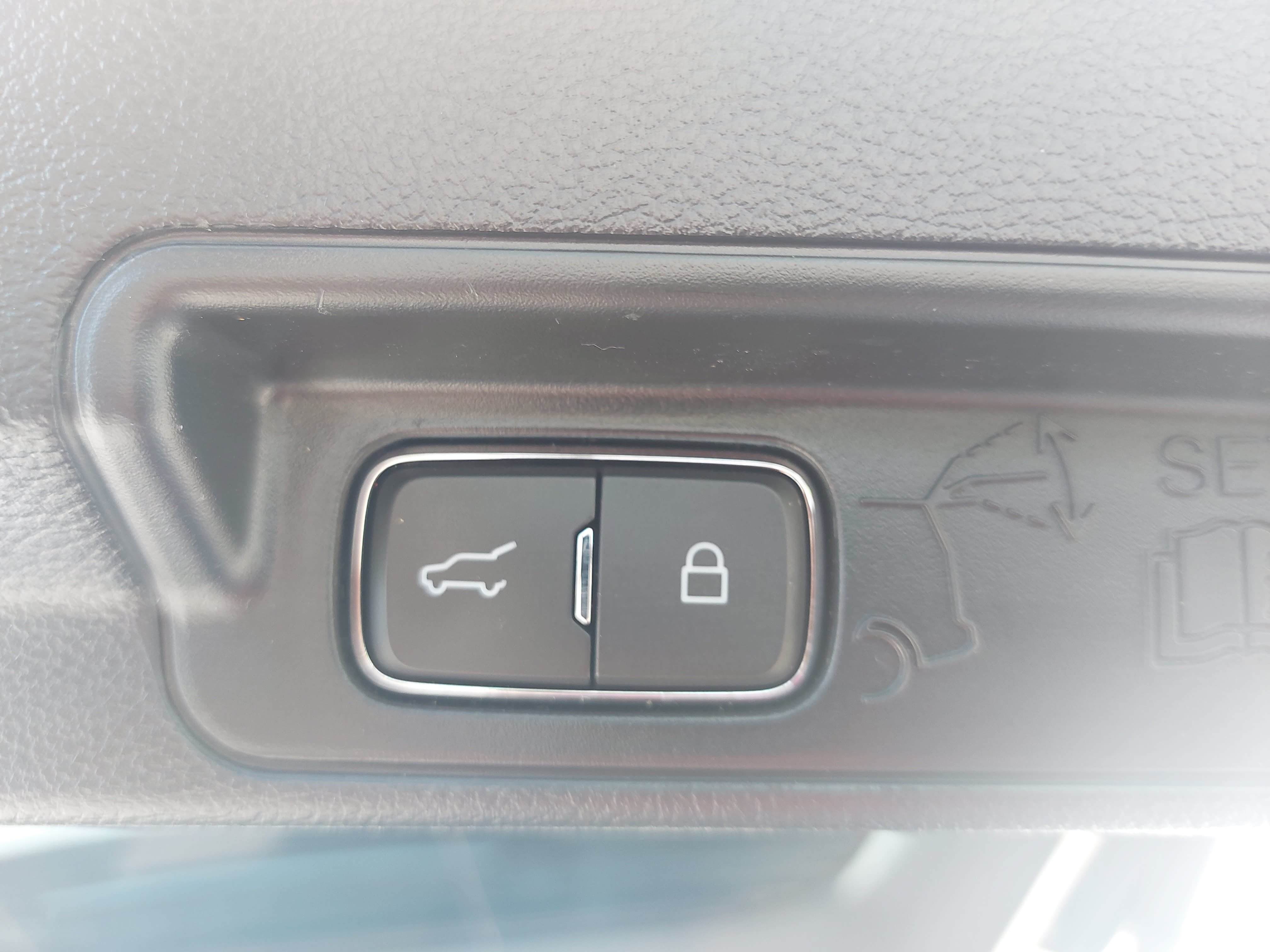 Used 2022 Ford Explorer XLT w/ Equipment Group 202A AWD/4WD image 14
