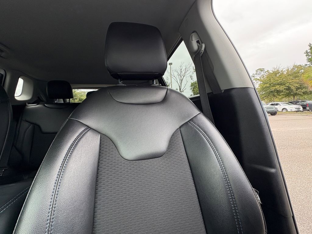 Used 2022 Jeep Compass Latitude image 13