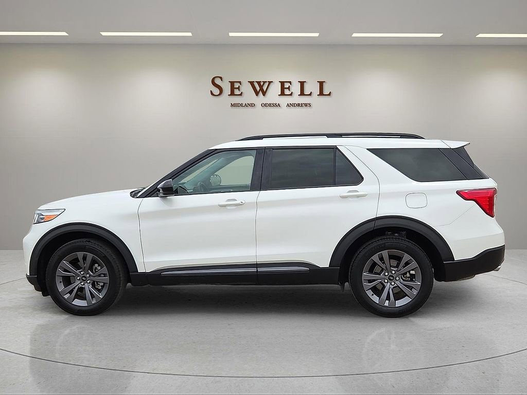 Certified 2023 Ford Explorer XLT w/ Equipment Group 202A AWD/4WD image 2