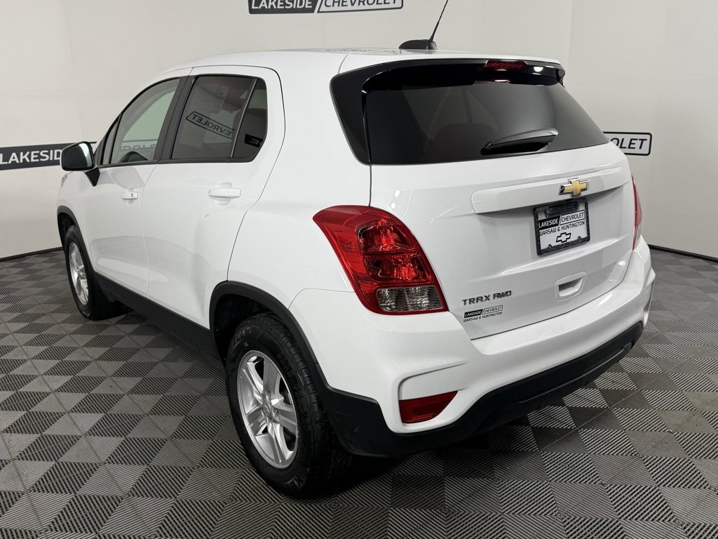 Used 2022 Chevrolet Trax LS w/ Tint and Cruise Package image 4