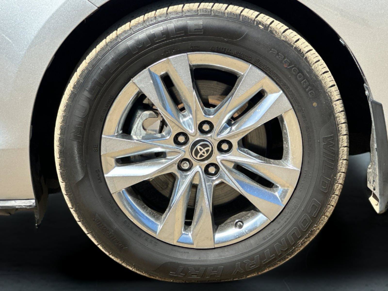 Used 2021 Toyota Sienna Limited FWD image 27