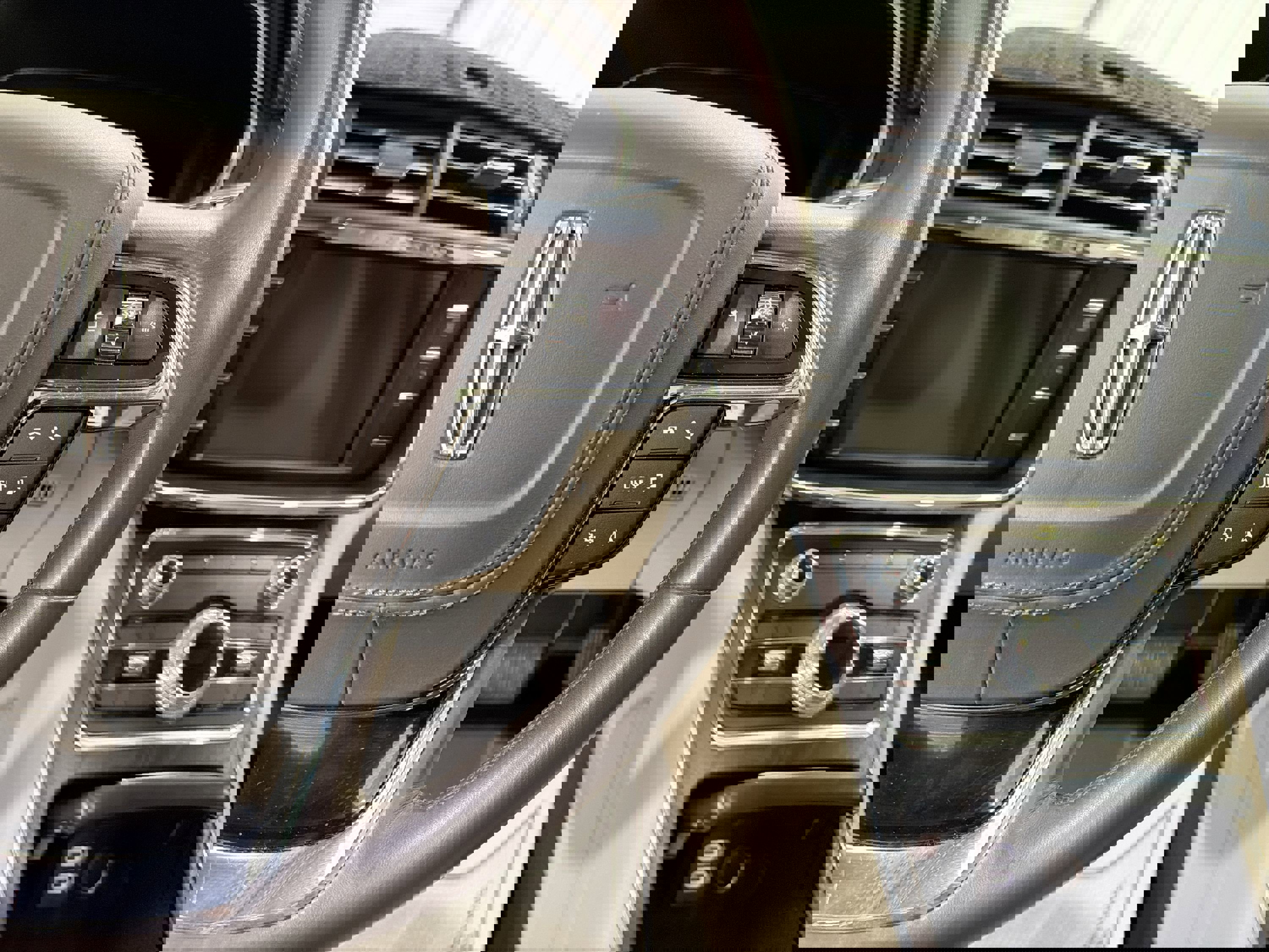 Used 2020 Lincoln Continental w/ Premium Package image 15