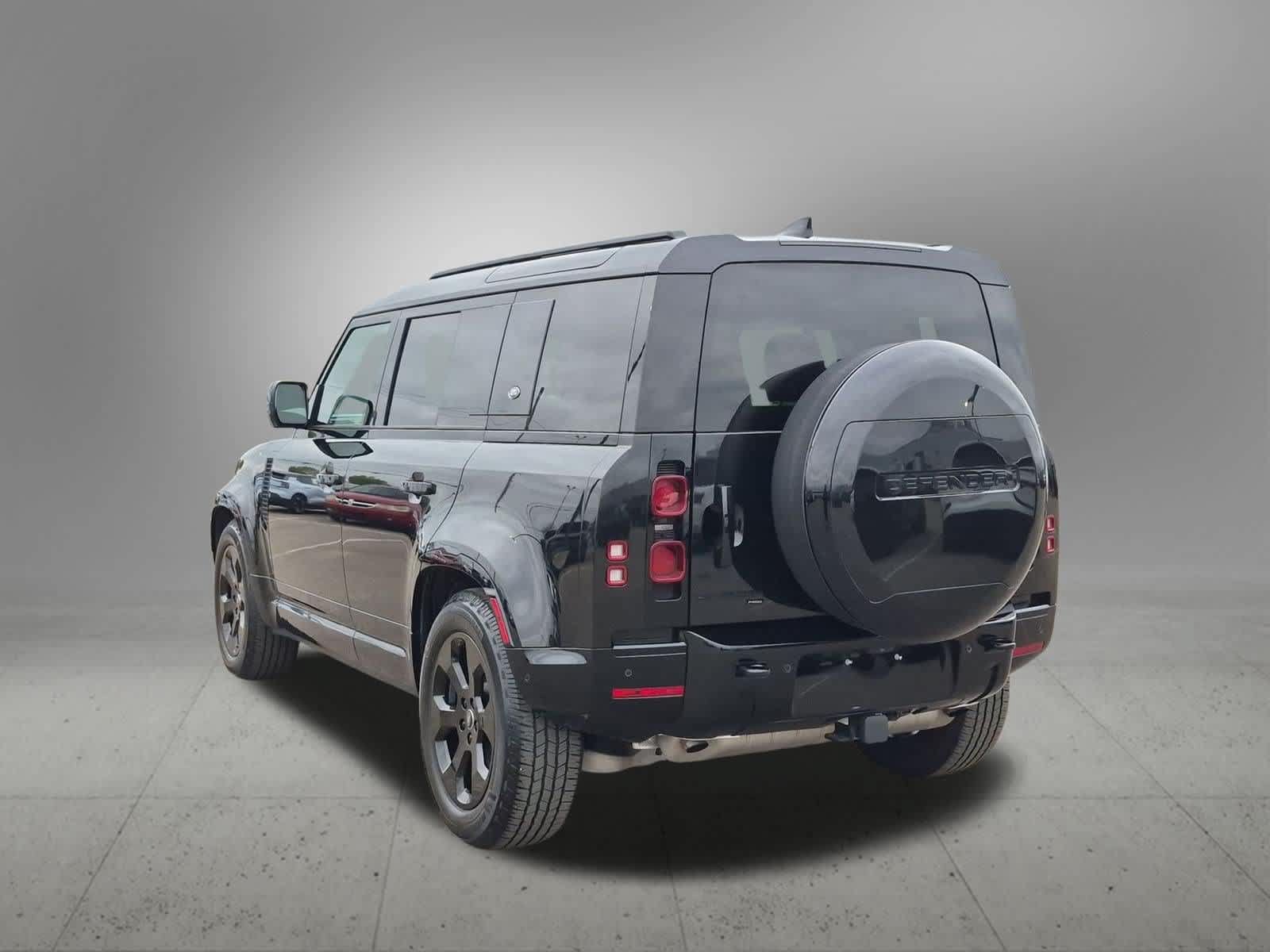 Certified 2023 Land Rover Defender 110 X-Dynamic SE AWD/4WD image 4
