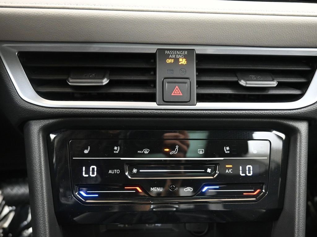 New 2025 Volkswagen Taos SEL image 32
