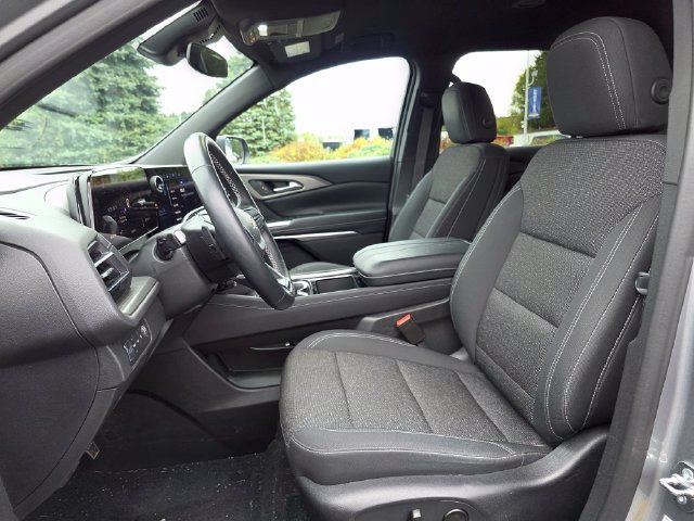 Used 2025 Chevrolet Traverse LT AWD/4WD image 8