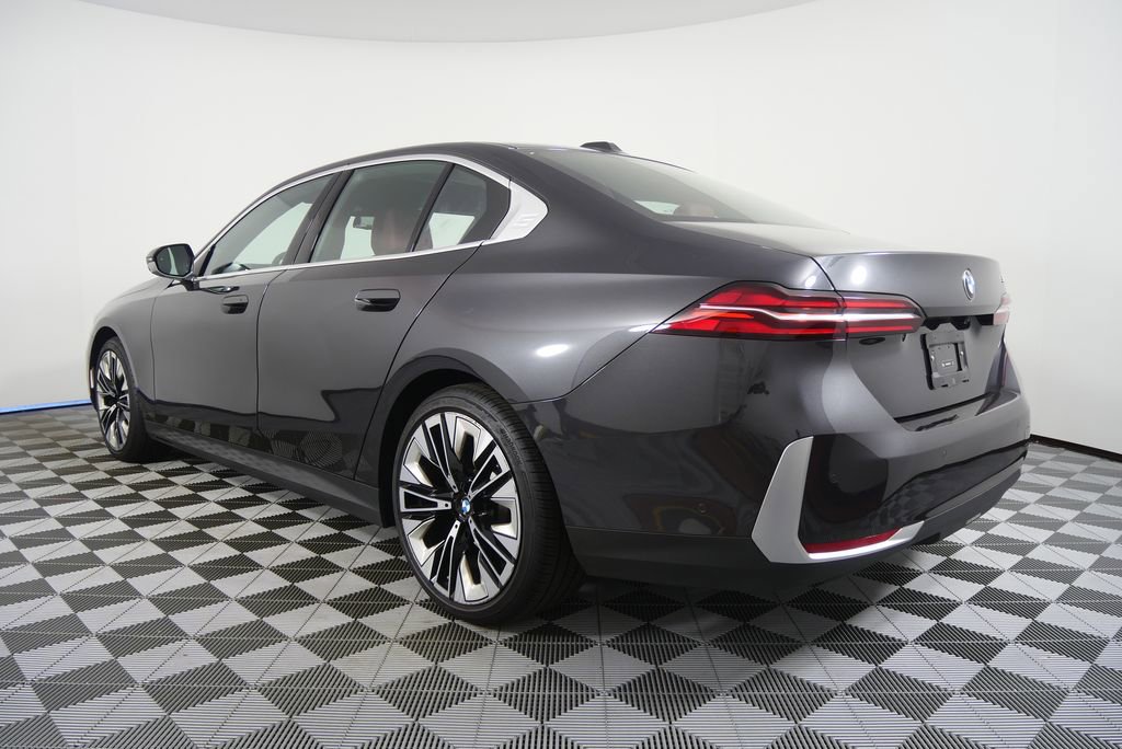 Certified 2025 BMW 530i image 5