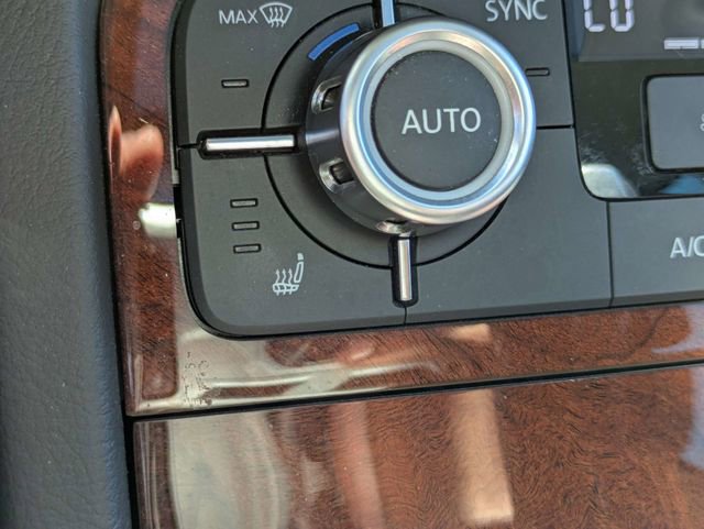 Used 2014 Volkswagen Touareg TDI image 25