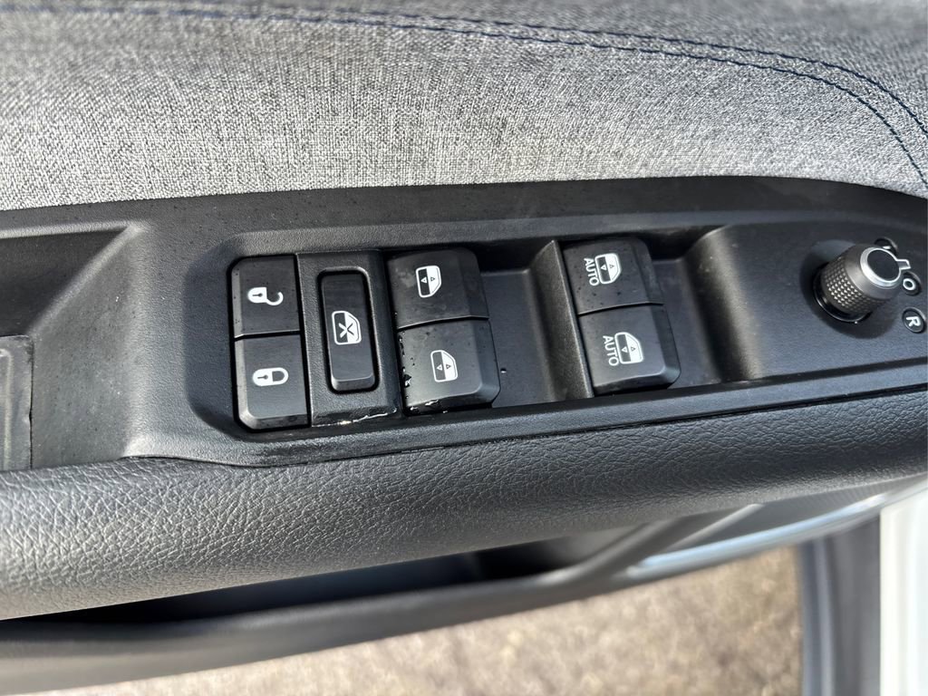 Used 2023 Jeep Compass Latitude image 32