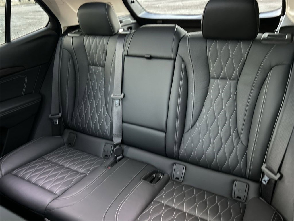 Used 2021 Buick Envision Avenir image 23