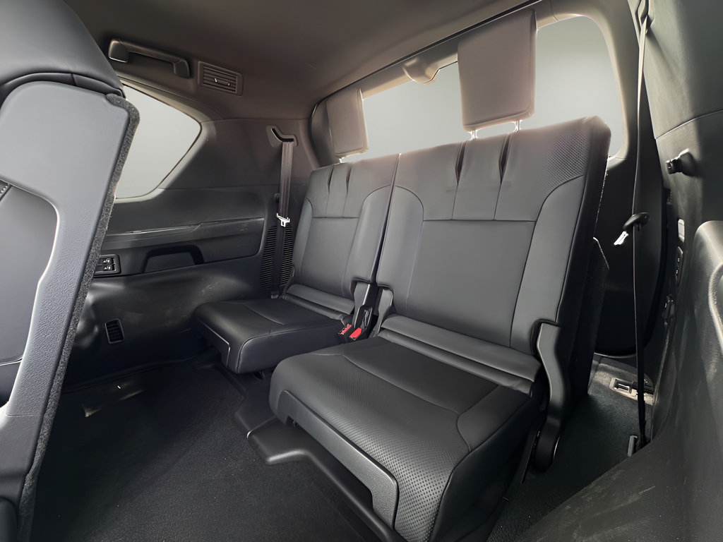 Used 2025 Lexus LX 600 F Sport w/ Accessory Package (2T) AWD/4WD image 23