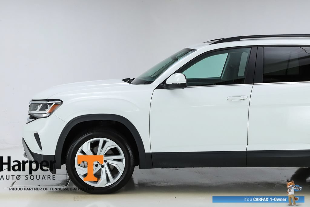 Used 2023 Volkswagen Atlas SE w/ Panoramic Sunroof Package FWD image 3