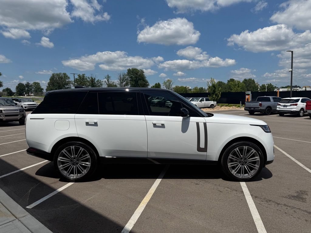 Used 2025 Land Rover Range Rover Long Wheelbase SE AWD/4WD image 7