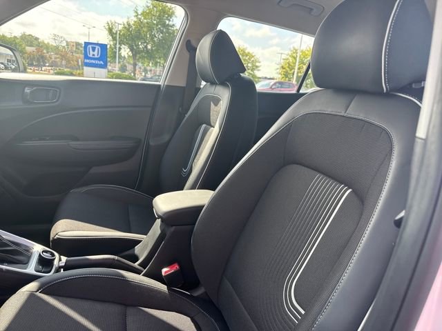 Used 2024 Hyundai Venue Limited image 12