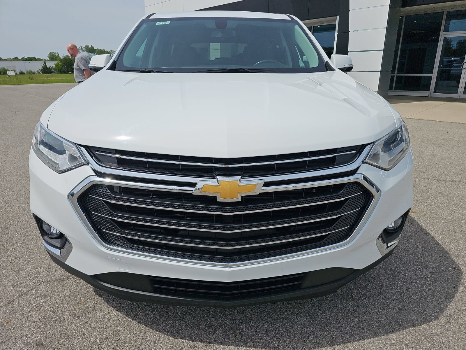 Used 2019 Chevrolet Traverse LT FWD image 2