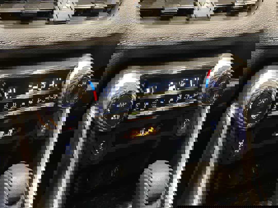 Used 2025 Toyota RAV4 XLE image 20