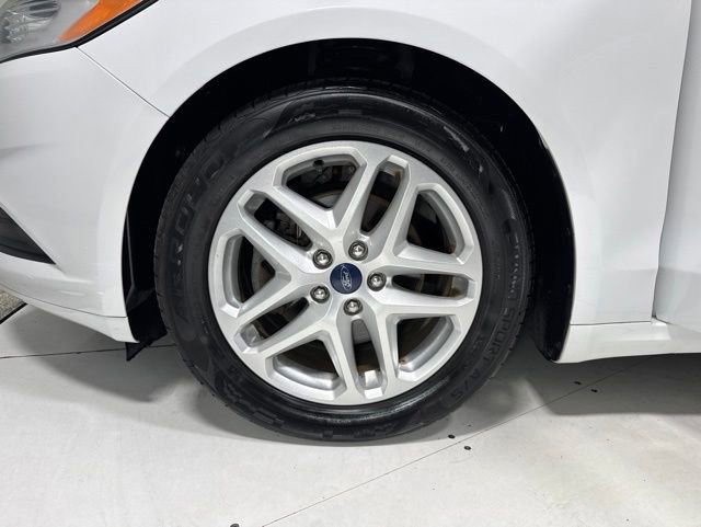 Used 2016 Ford Fusion SE FWD image 4